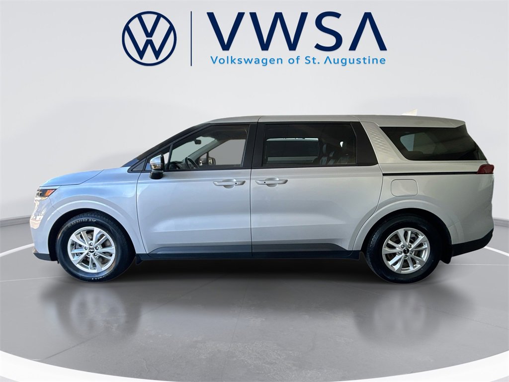 Used 2023 Kia Carnival LX image 4