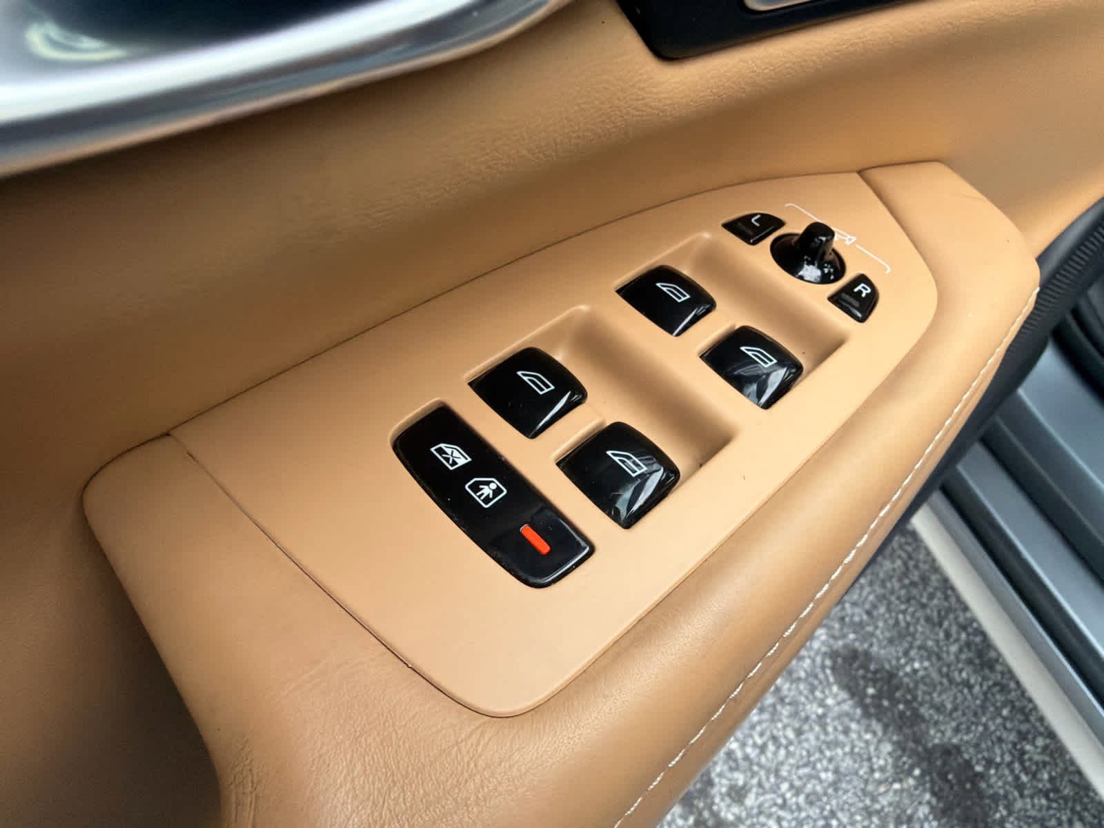 Used 2018 Volvo V90 T6 Cross Country w/ Convenience Package image 25