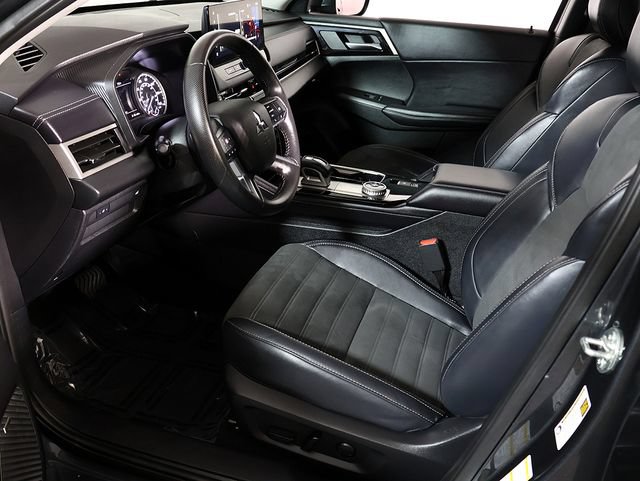 Used 2025 Mitsubishi Outlander SE FWD image 13