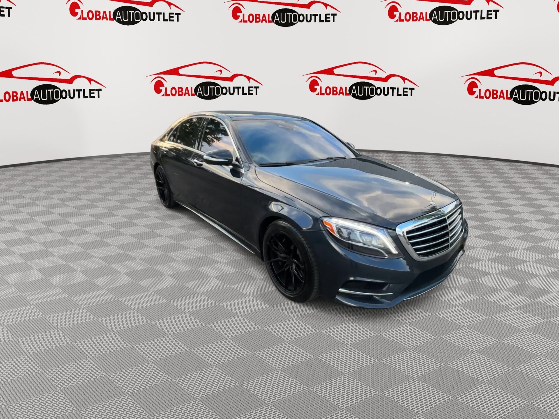 Used 2017 Mercedes-Benz S 550 4MATIC Sedan image 2
