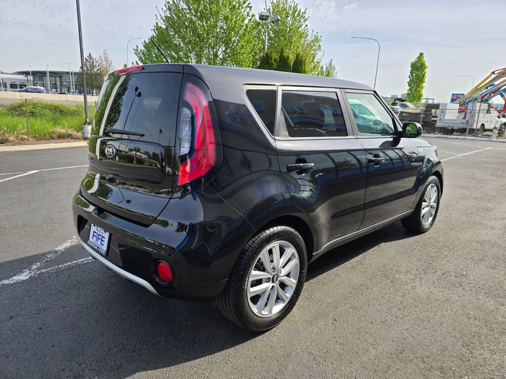 Used 2017 Kia Soul + FWD image 6