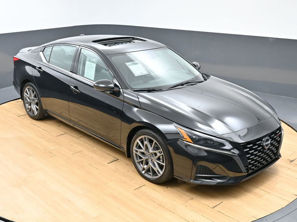 Used 2024 Nissan Altima 2.0 SR FWD image 41