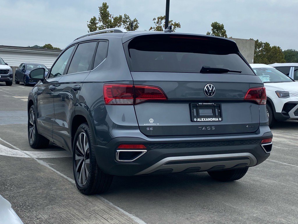 Used 2022 Volkswagen Taos SE w/ Panoramic Sunroof Package image 5