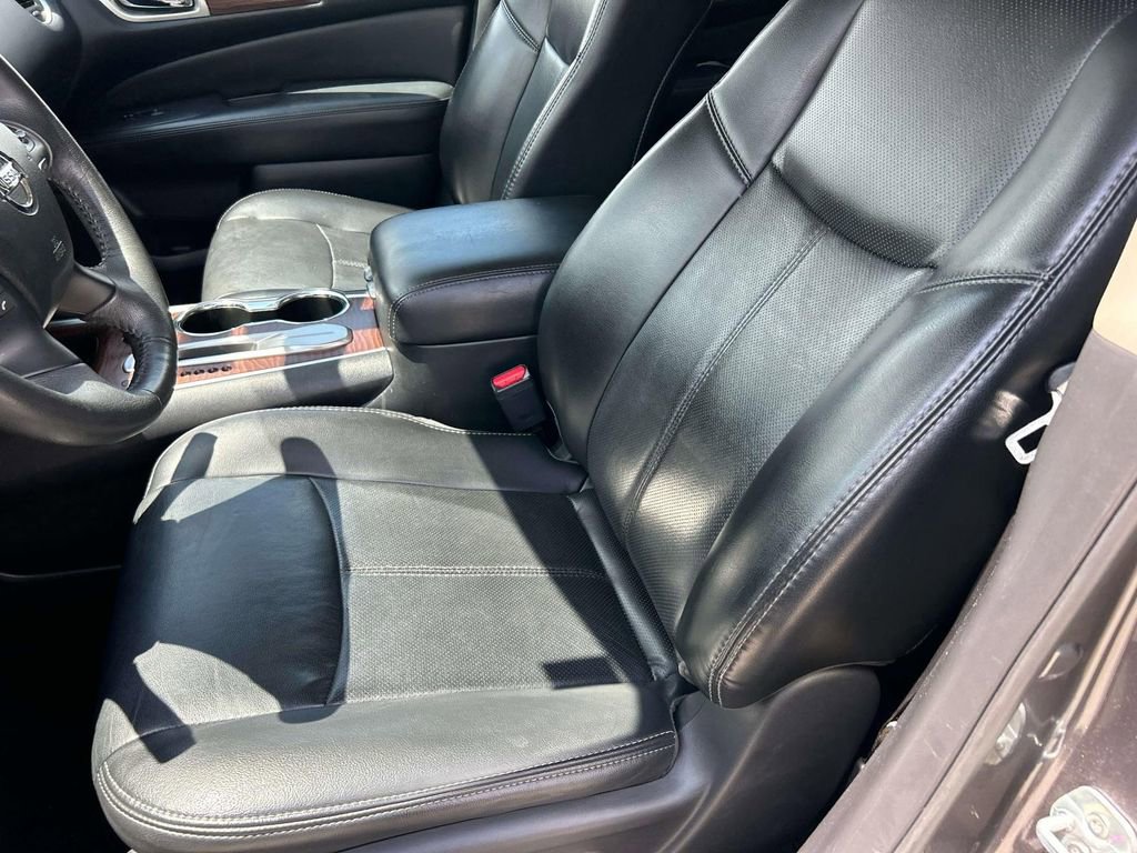 Used 2017 Nissan Pathfinder Platinum w/ Family Entertainment Package FWD image 30