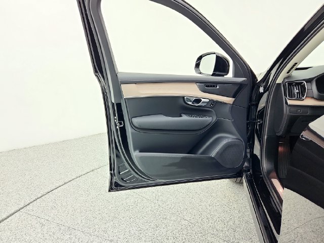 New 2026 Volvo XC90 B6 Plus w/ Protection Package Premier AWD/4WD image 22