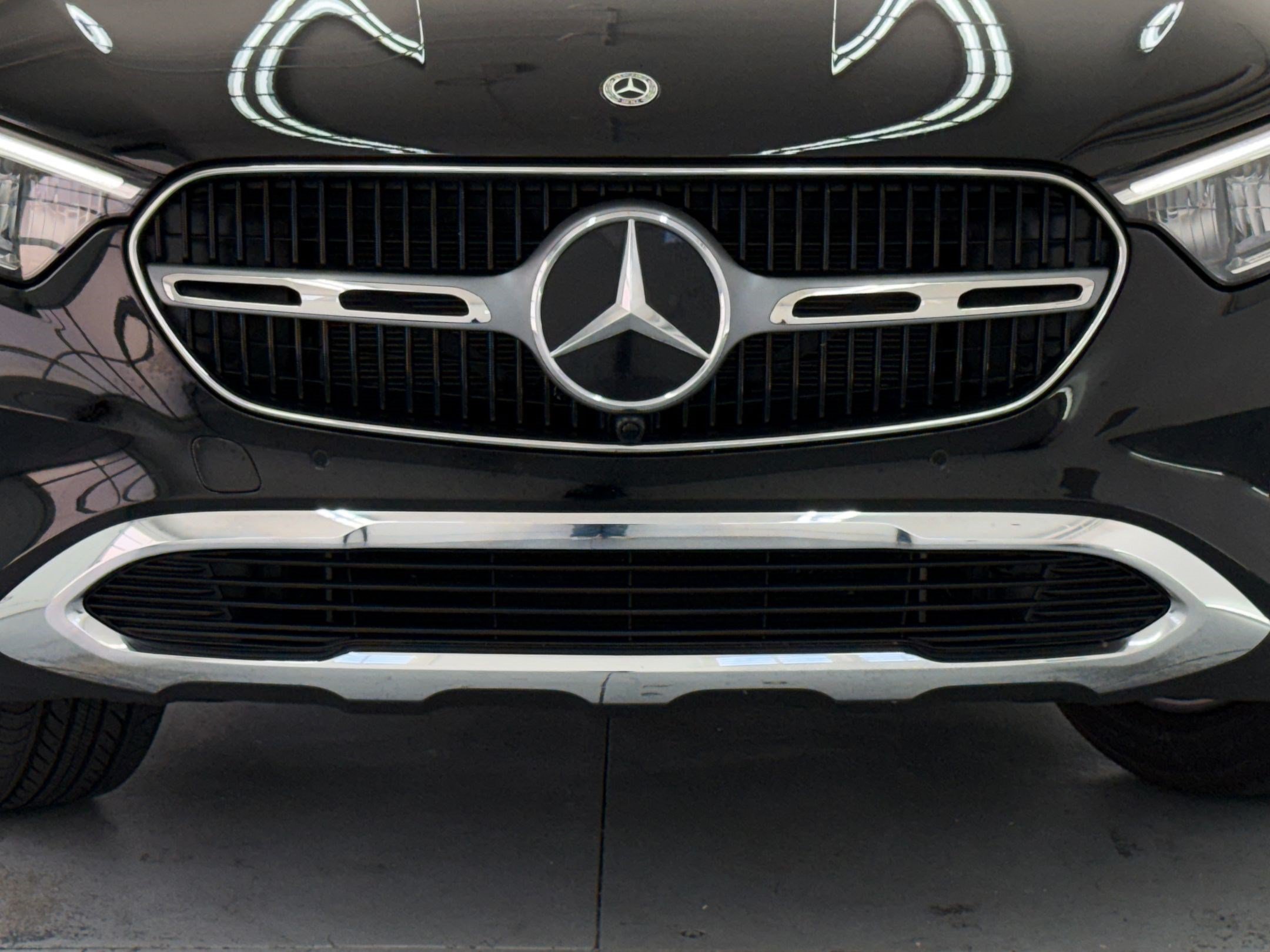 Used 2025 Mercedes-Benz GLC 350e 4MATIC image 24