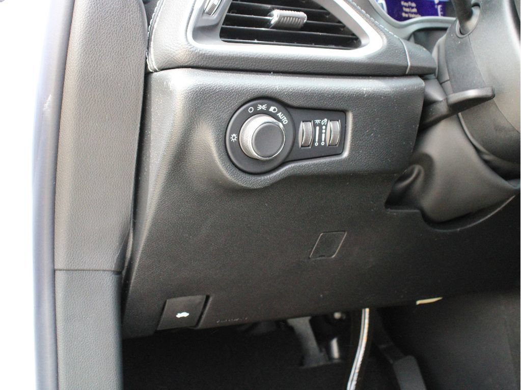 New 2027 Chrysler Pacifica Select w/ Family Tech Group FWD image 15