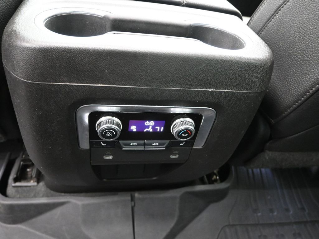 Used 2022 GMC Yukon Denali w/ Denali Premium Package image 18