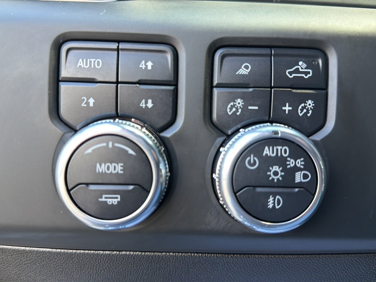 Used 2025 GMC Sierra 2500 AT4 AWD/4WD image 16