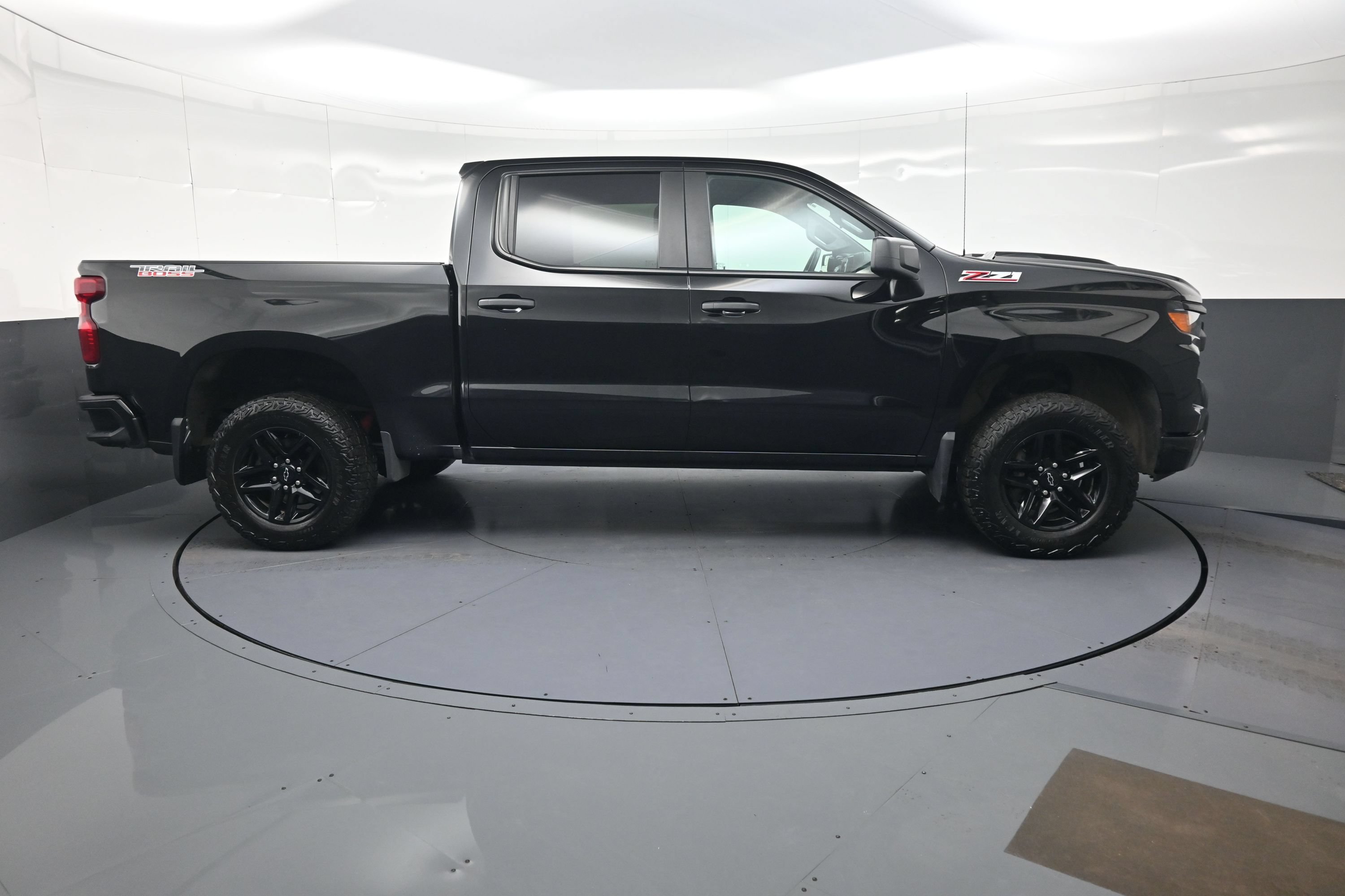 Used 2025 Chevrolet Silverado 1500 Custom Trail Boss AWD/4WD image 2