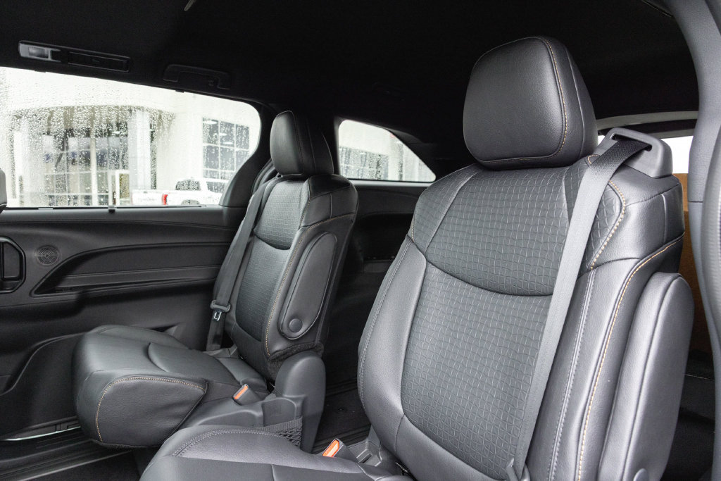 New 2026 Toyota Sienna XLE Woodland Edition AWD/4WD image 10