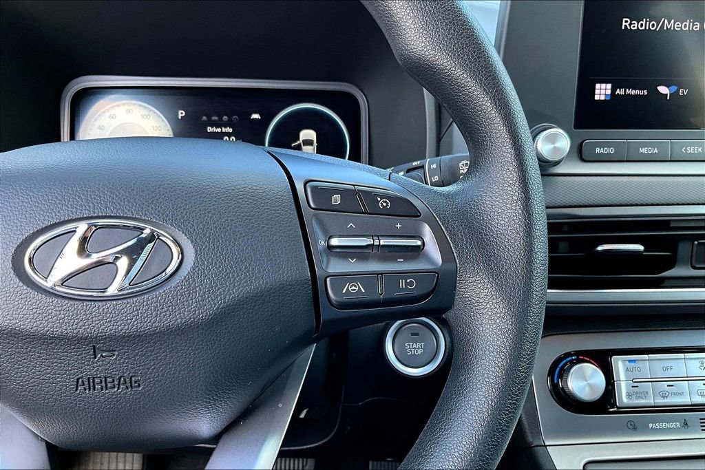 Used 2023 Hyundai Kona SE image 13