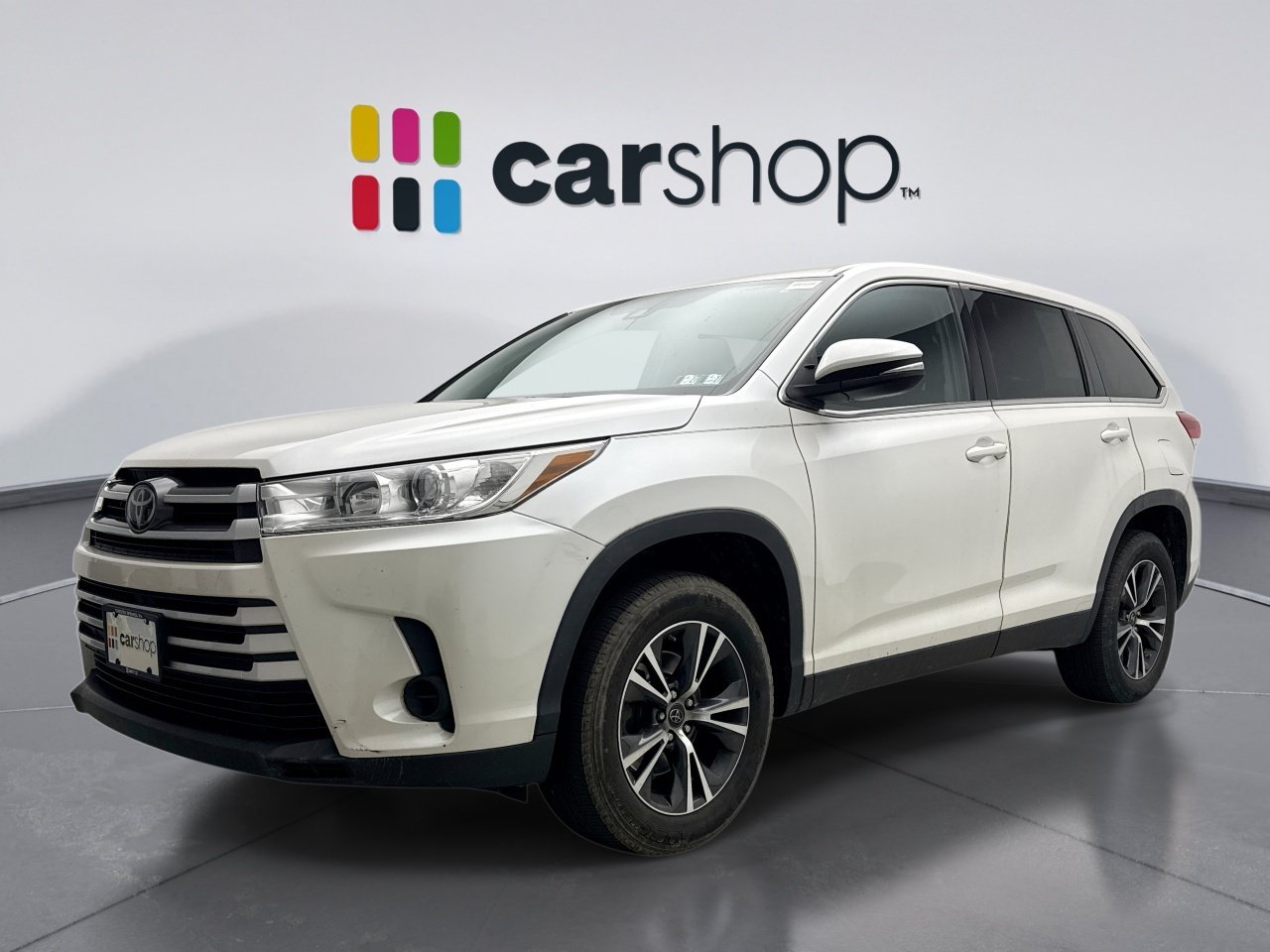Used 2019 Toyota Highlander LE FWD image 1