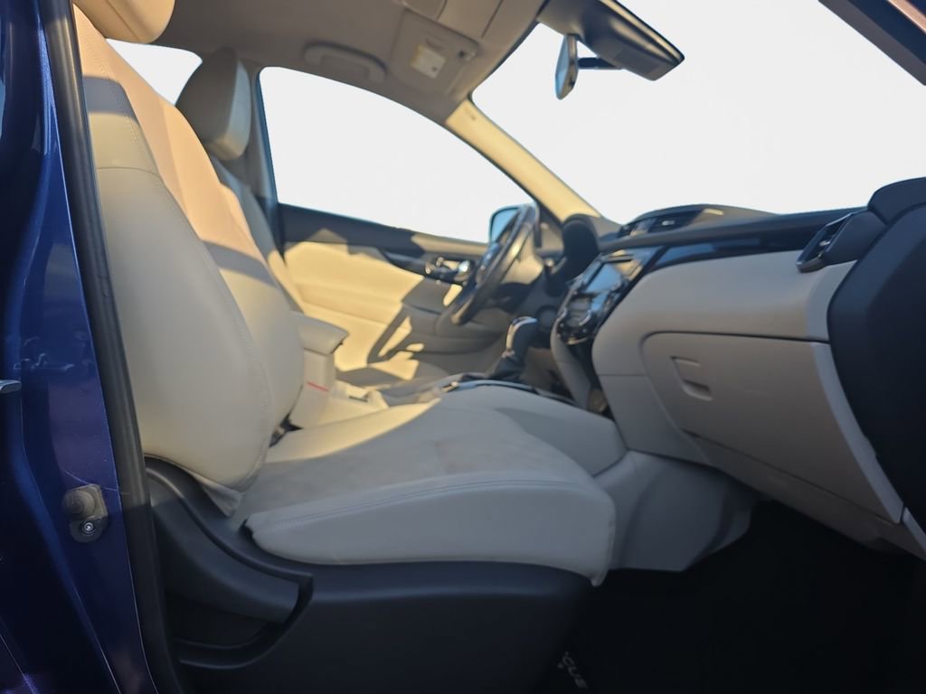 Used 2022 Nissan Rogue Sport SV w/ Technology Package AWD/4WD image 18