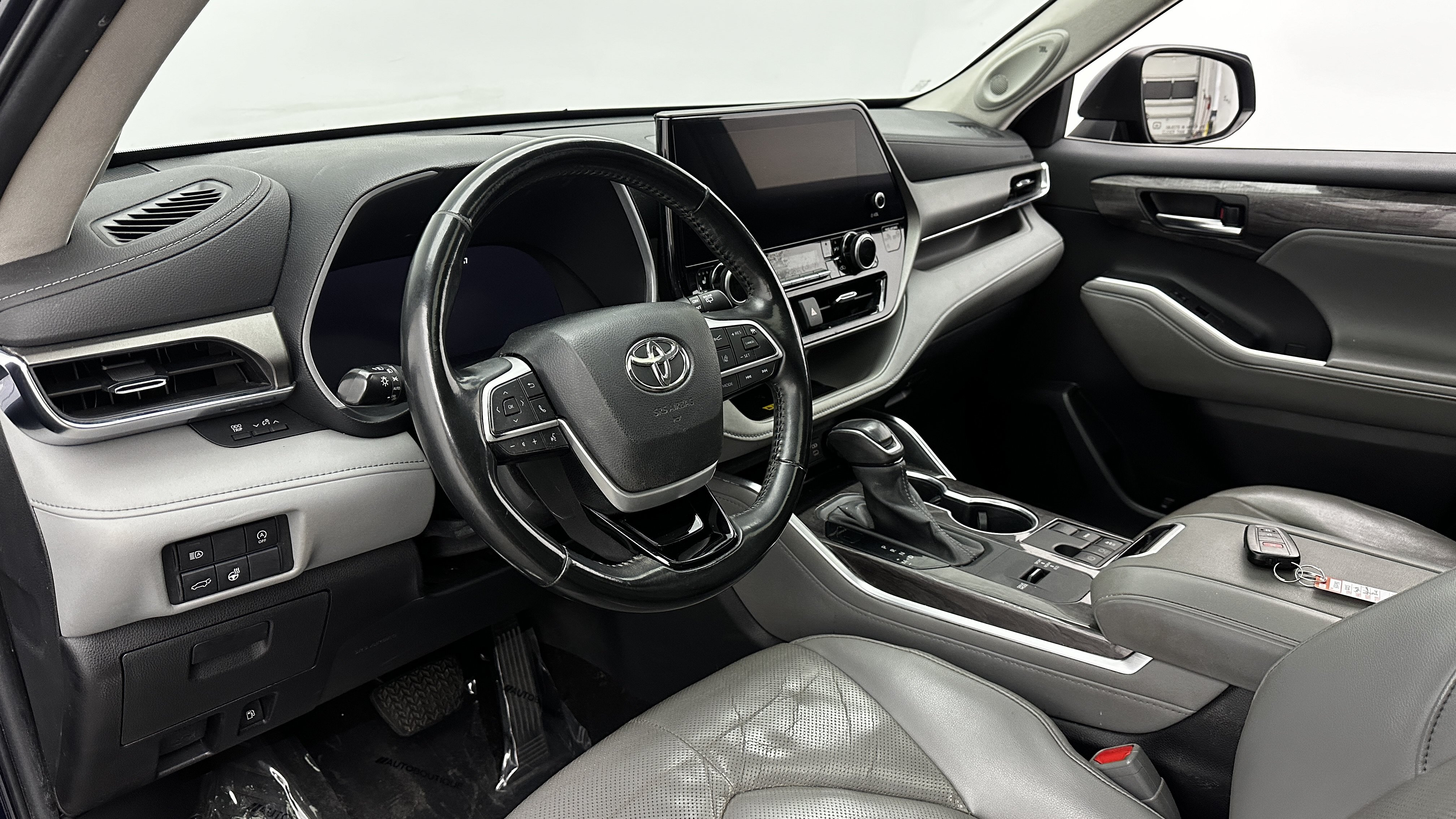 Used 2023 Toyota Highlander Limited FWD image 8