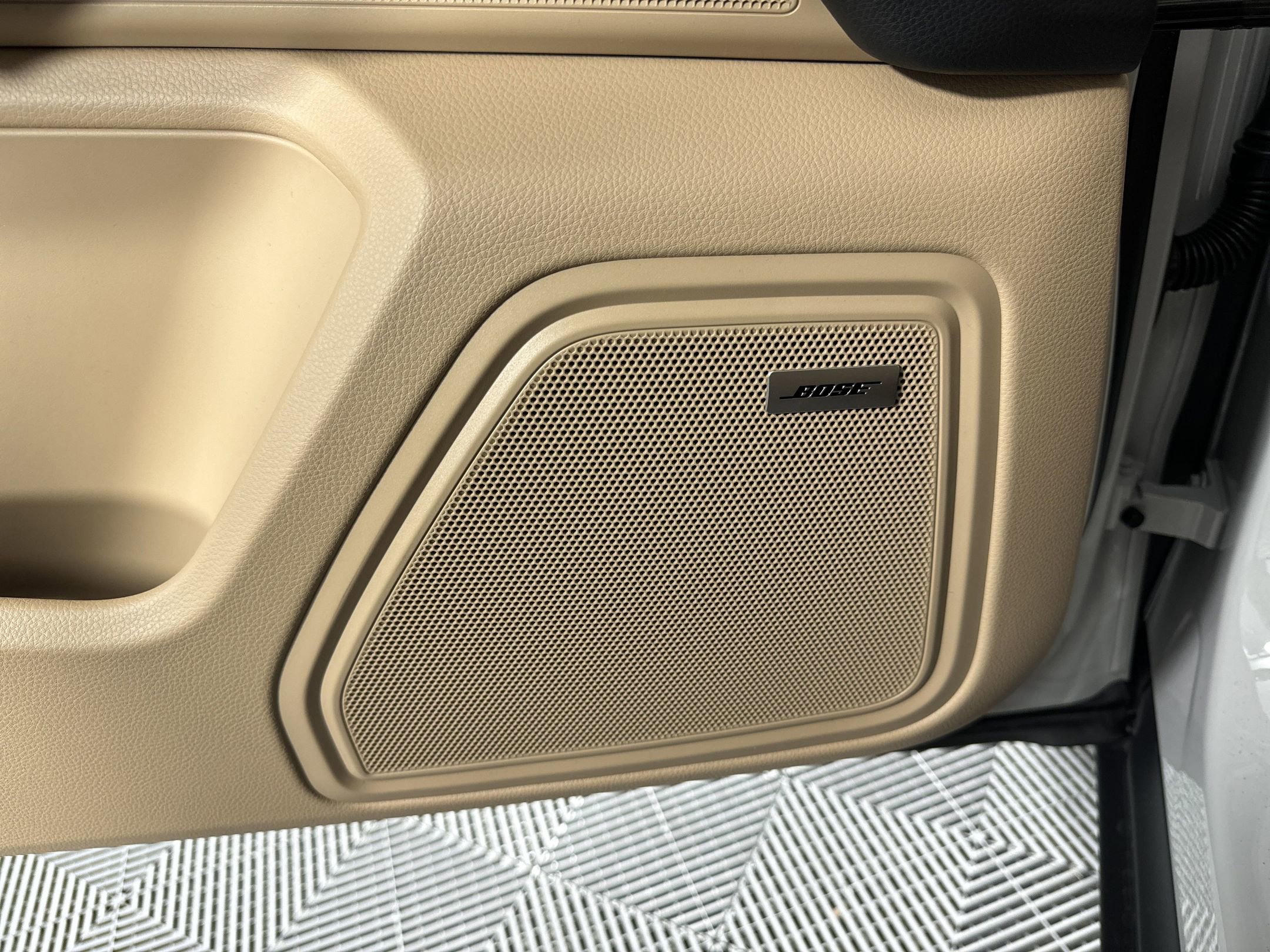 Certified 2025 Porsche Macan image 14