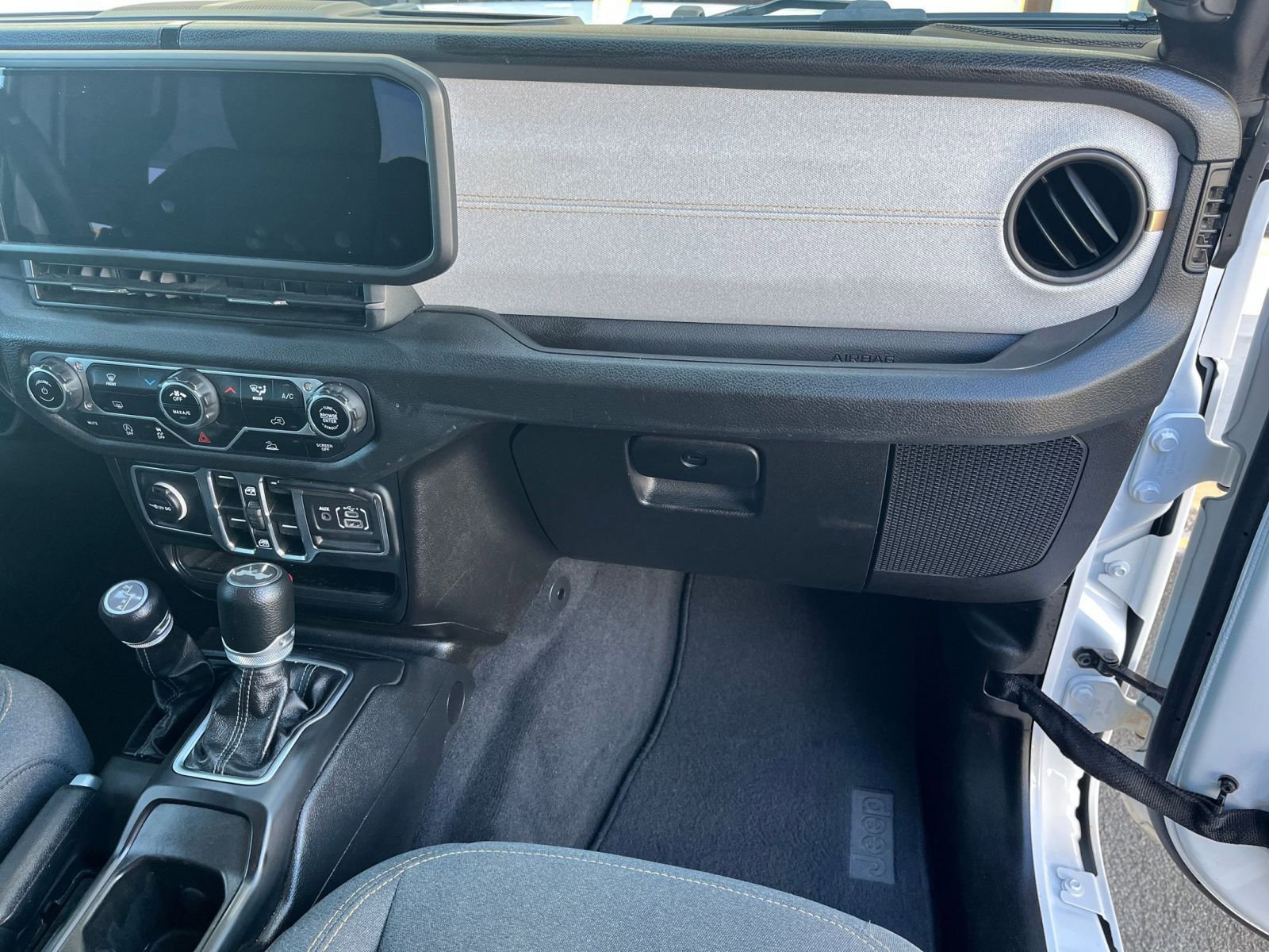 Used 2025 Jeep Wrangler Unlimited Sport AWD/4WD image 35