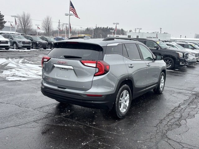 Used 2023 GMC Terrain SLE w/ Driver Convenience Package image 5