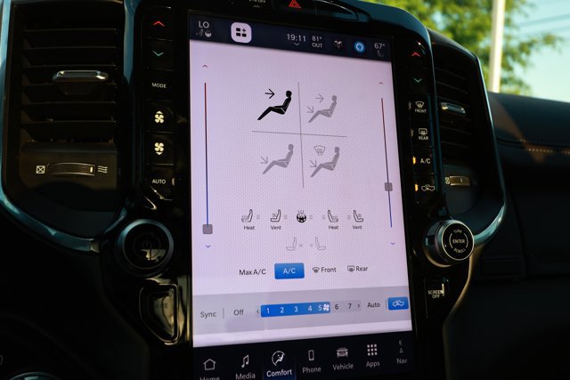 Used 2025 RAM 1500 Laramie AWD/4WD image 17