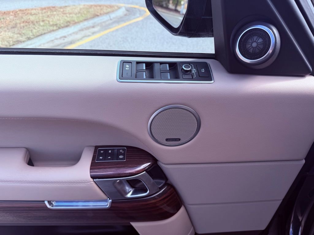 Used 2017 Land Rover Range Rover HSE image 21