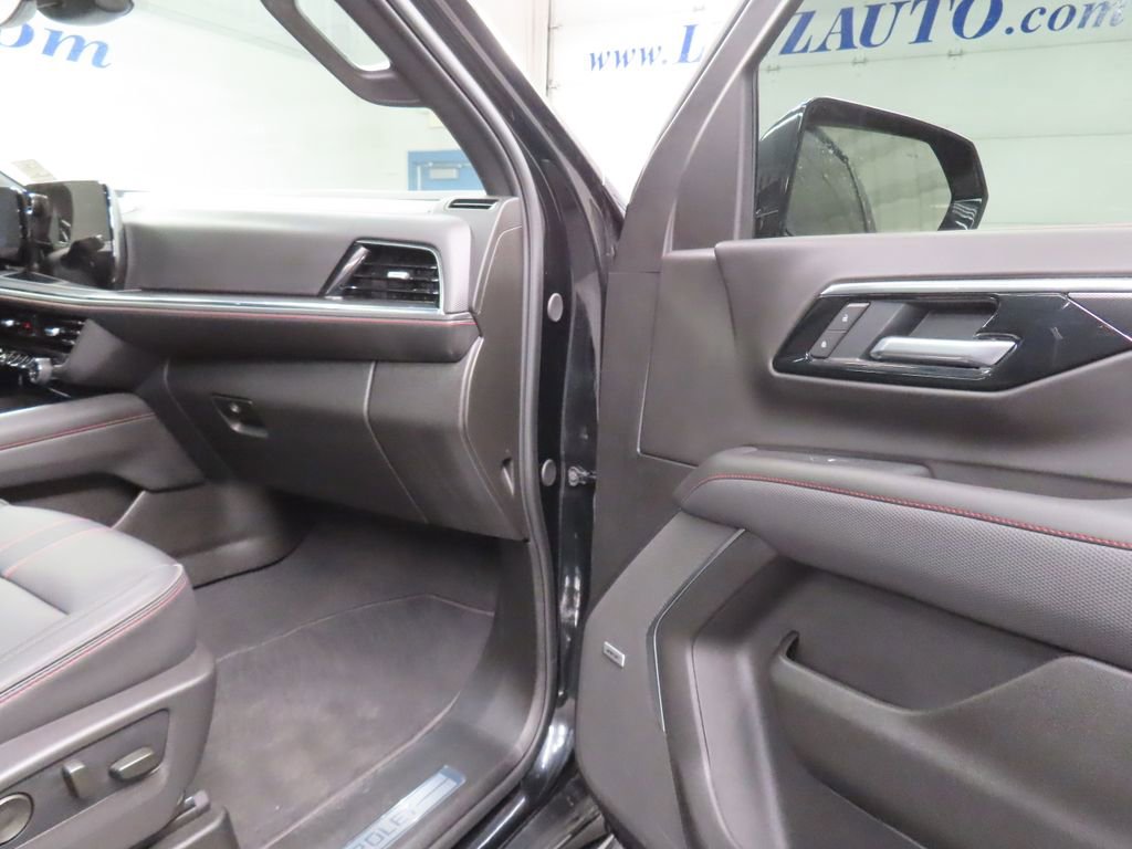 Used 2025 Chevrolet Suburban RST w/ RST Capability Package AWD/4WD image 38