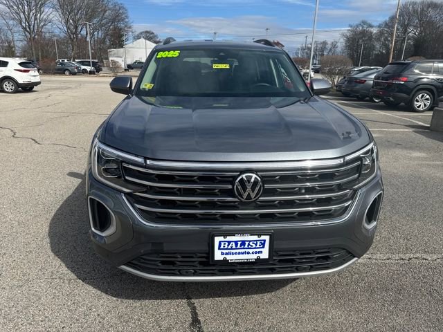 Used 2025 Volkswagen Atlas SE image 2