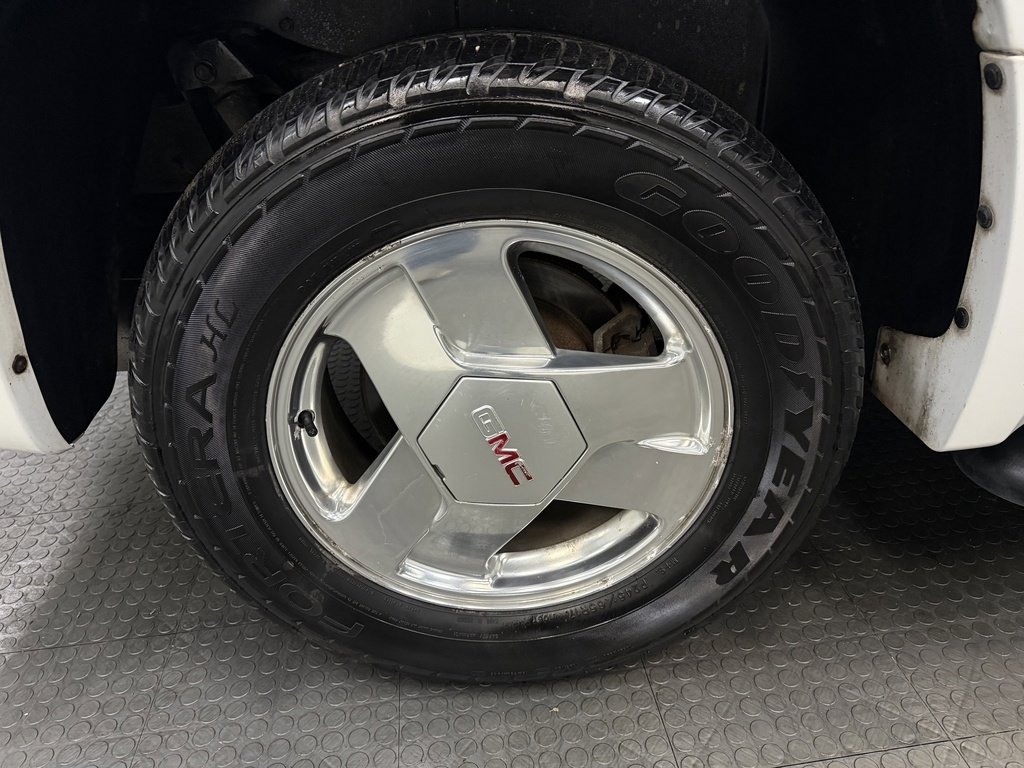 Used 2004 GMC Envoy XUV SLE w/ 1SB Preferred Equipment Group image 12