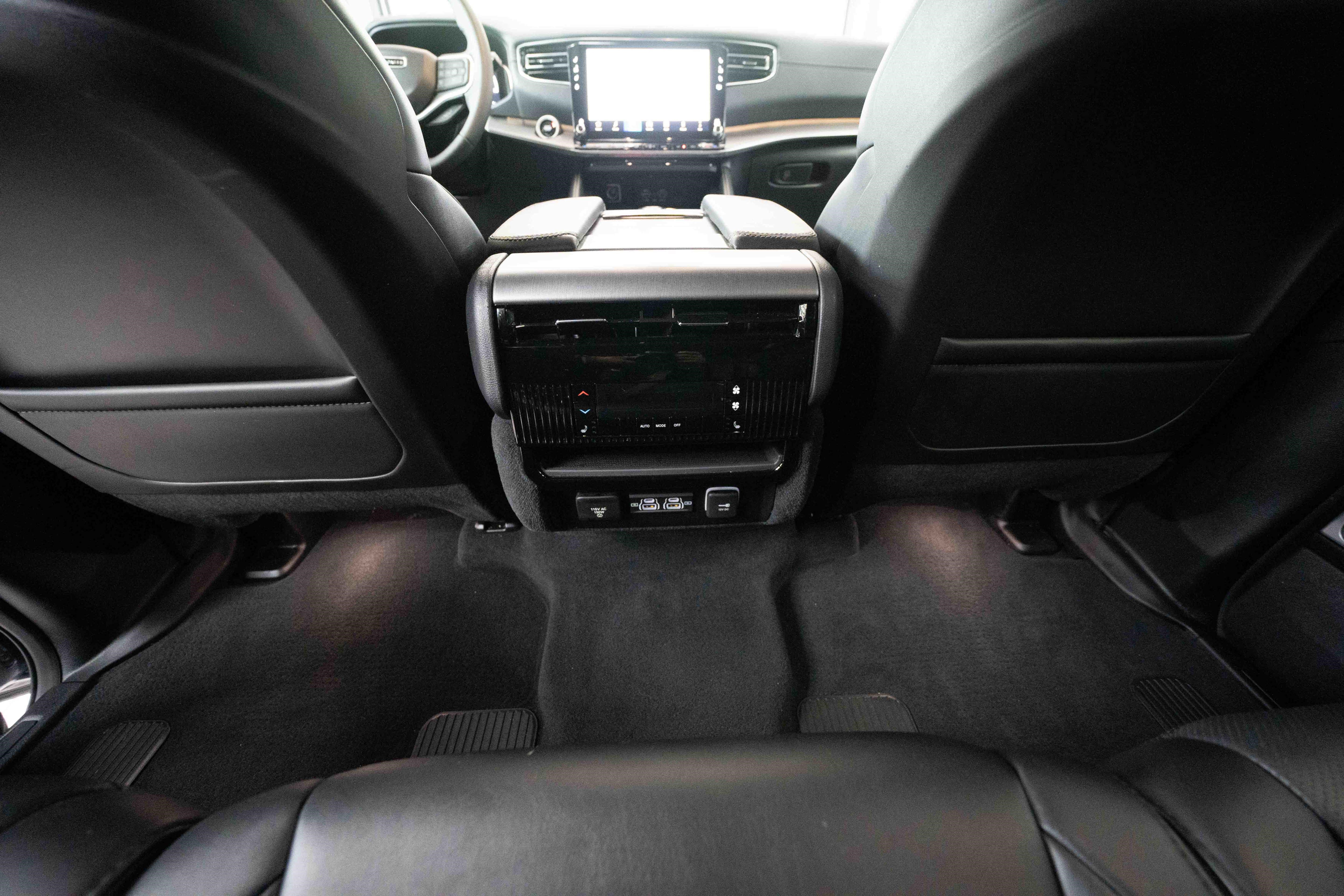 Used 2026 Jeep Grand Wagoneer Limited w/ 8-Passenger Seating Package AWD/4WD image 22