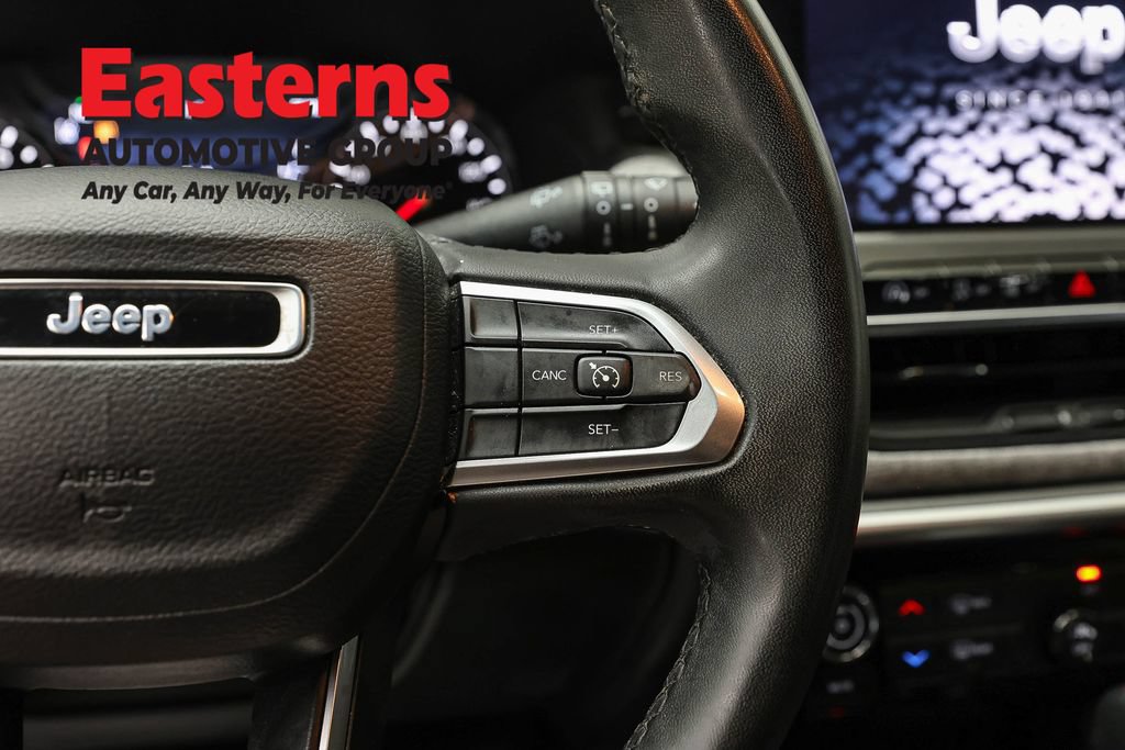Used 2023 Jeep Compass Latitude AWD/4WD image 17