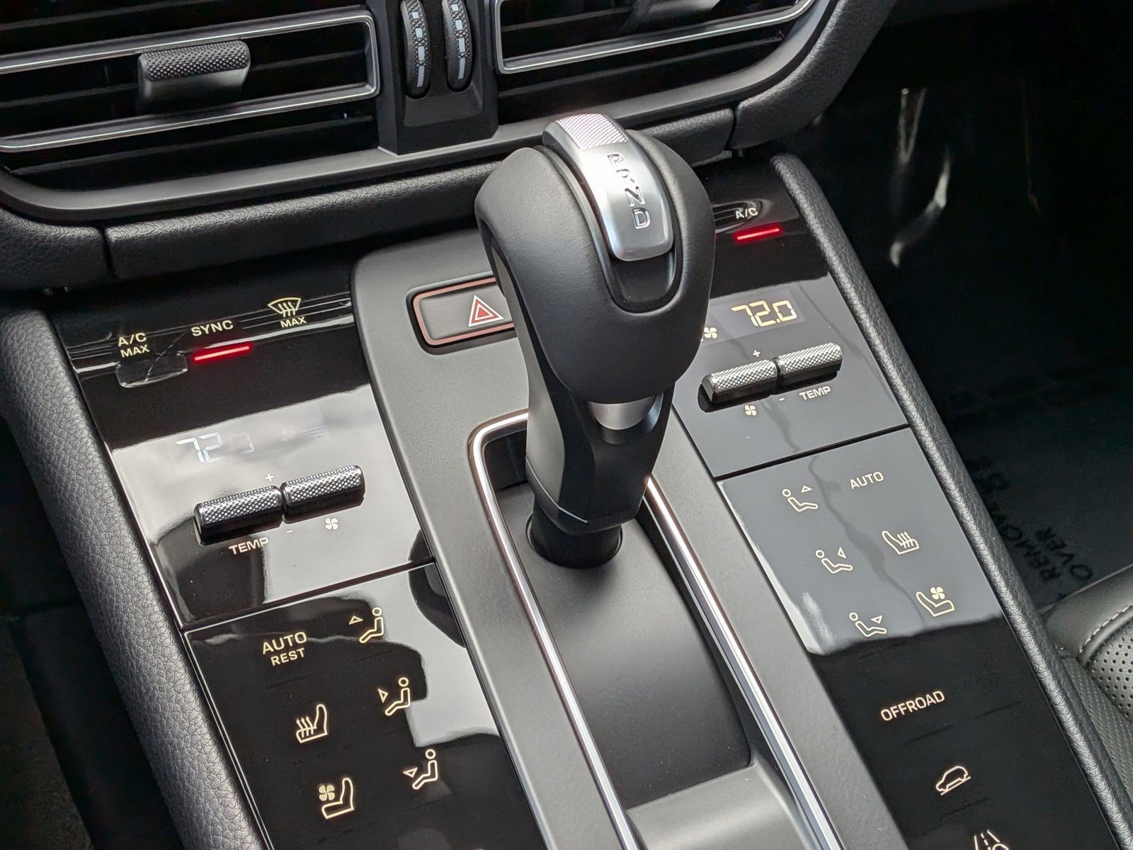 New 2026 Porsche Macan image 21