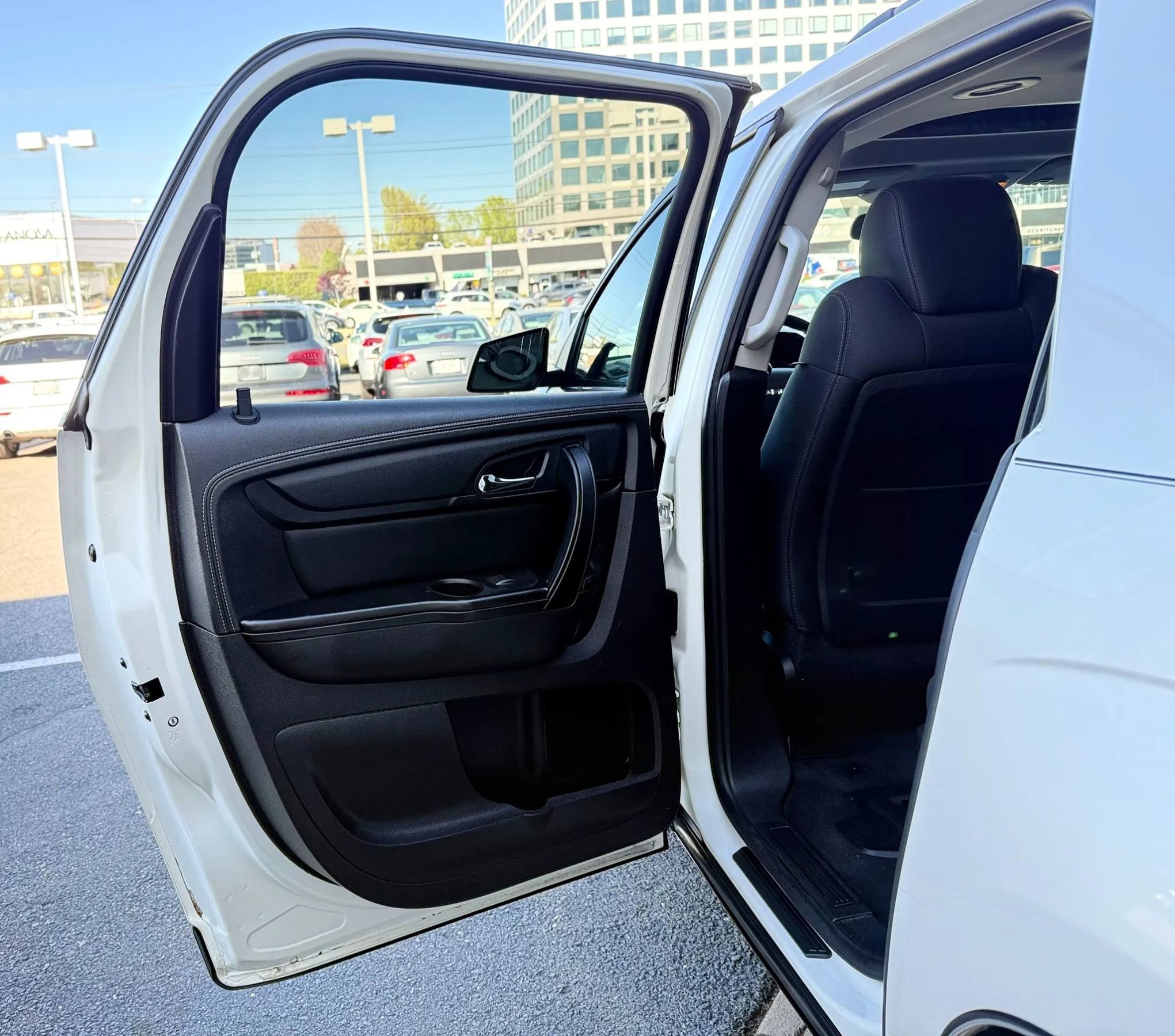 Used 2014 GMC Acadia SLE image 27