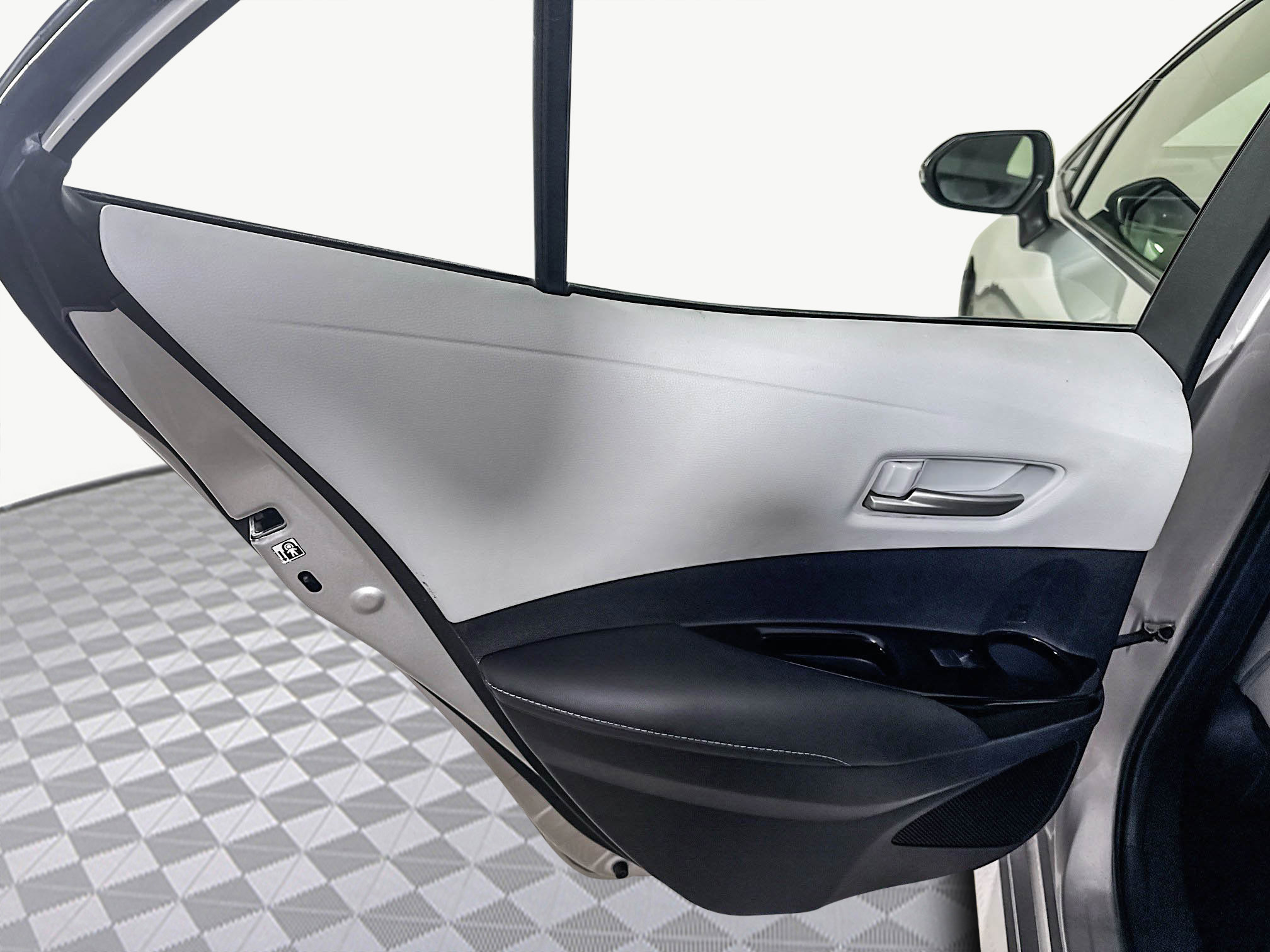 Used 2020 Toyota Corolla XSE image 26