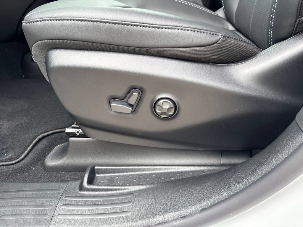 New 2027 Chrysler Pacifica Select FWD image 56