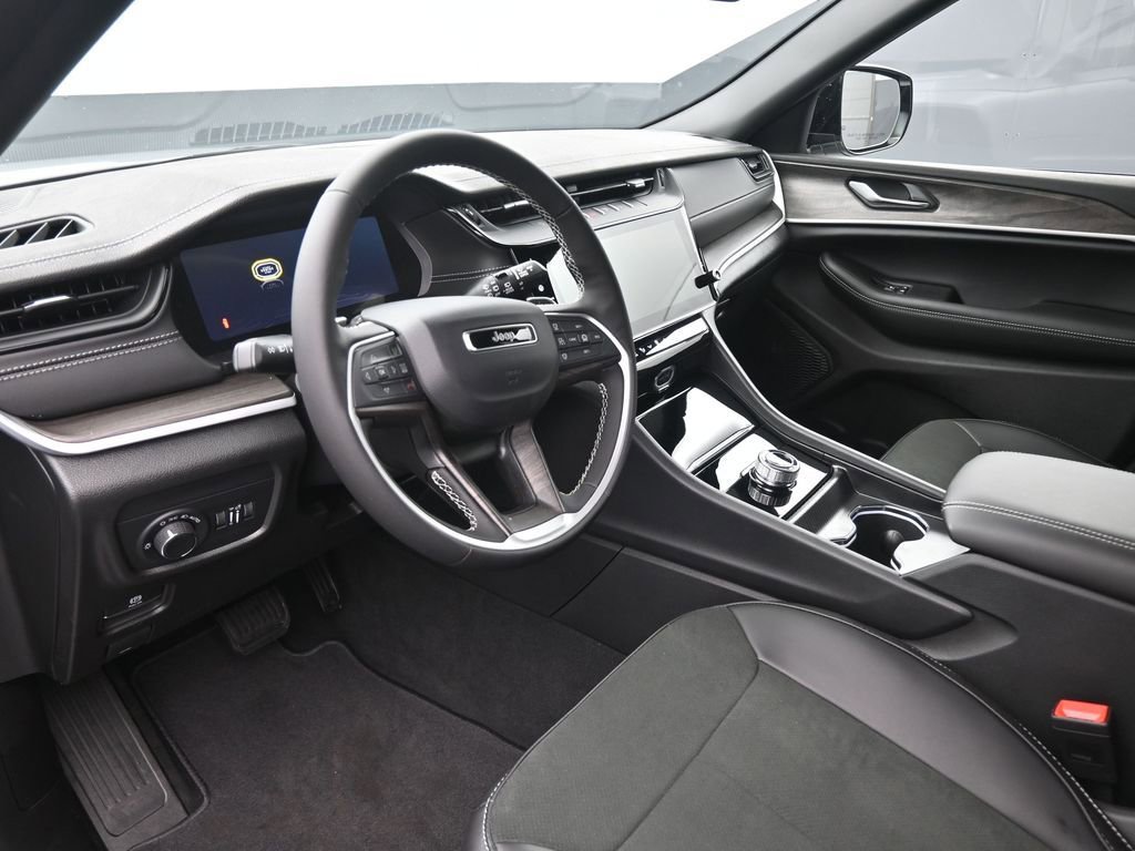 New 2026 Jeep Grand Cherokee Altitude image 18
