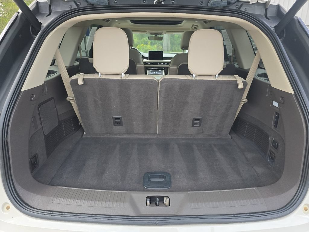 Used 2022 Lincoln Aviator Reserve w/ Equipment Group 201A AWD/4WD image 17