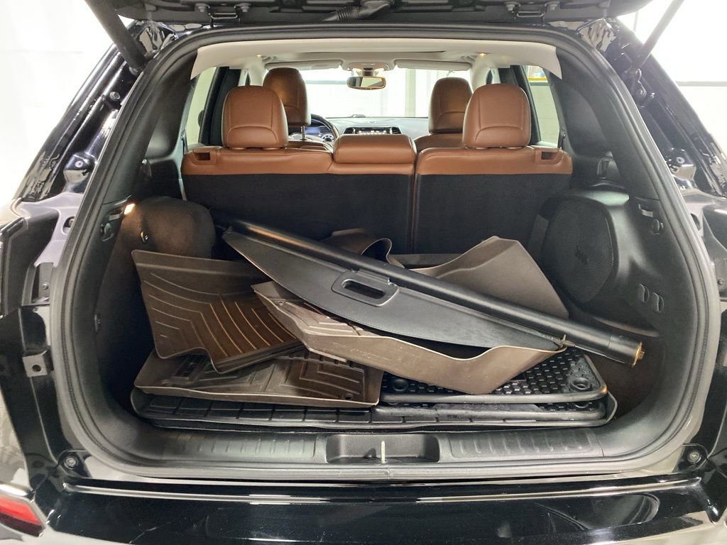 Used 2019 Jeep Cherokee Overland image 14