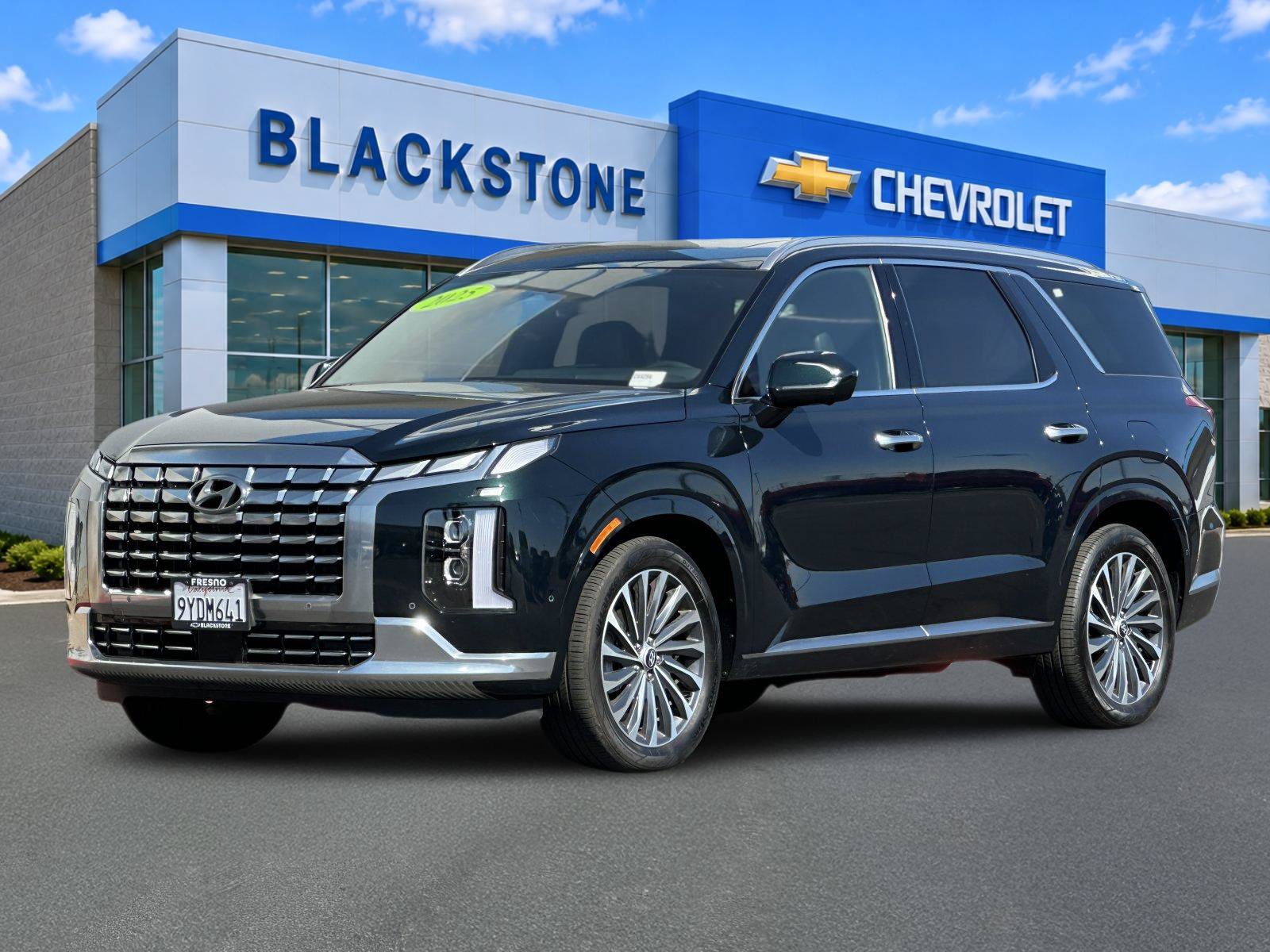 Used 2025 Hyundai Palisade Calligraphy FWD image 2