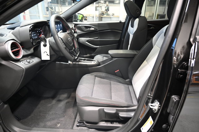 New 2026 Chevrolet Trax RS w/ Sunroof Package FWD image 9