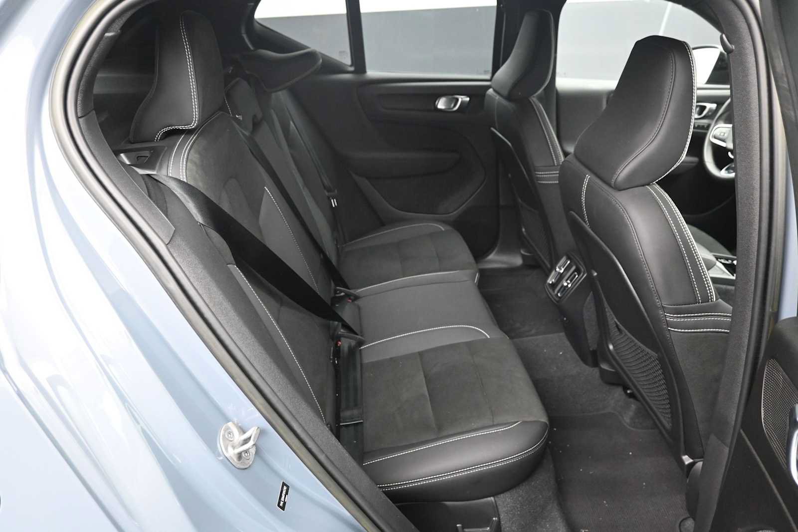 Used 2023 Volvo XC40 B5 Plus w/ Driver Assist Package AWD/4WD image 17