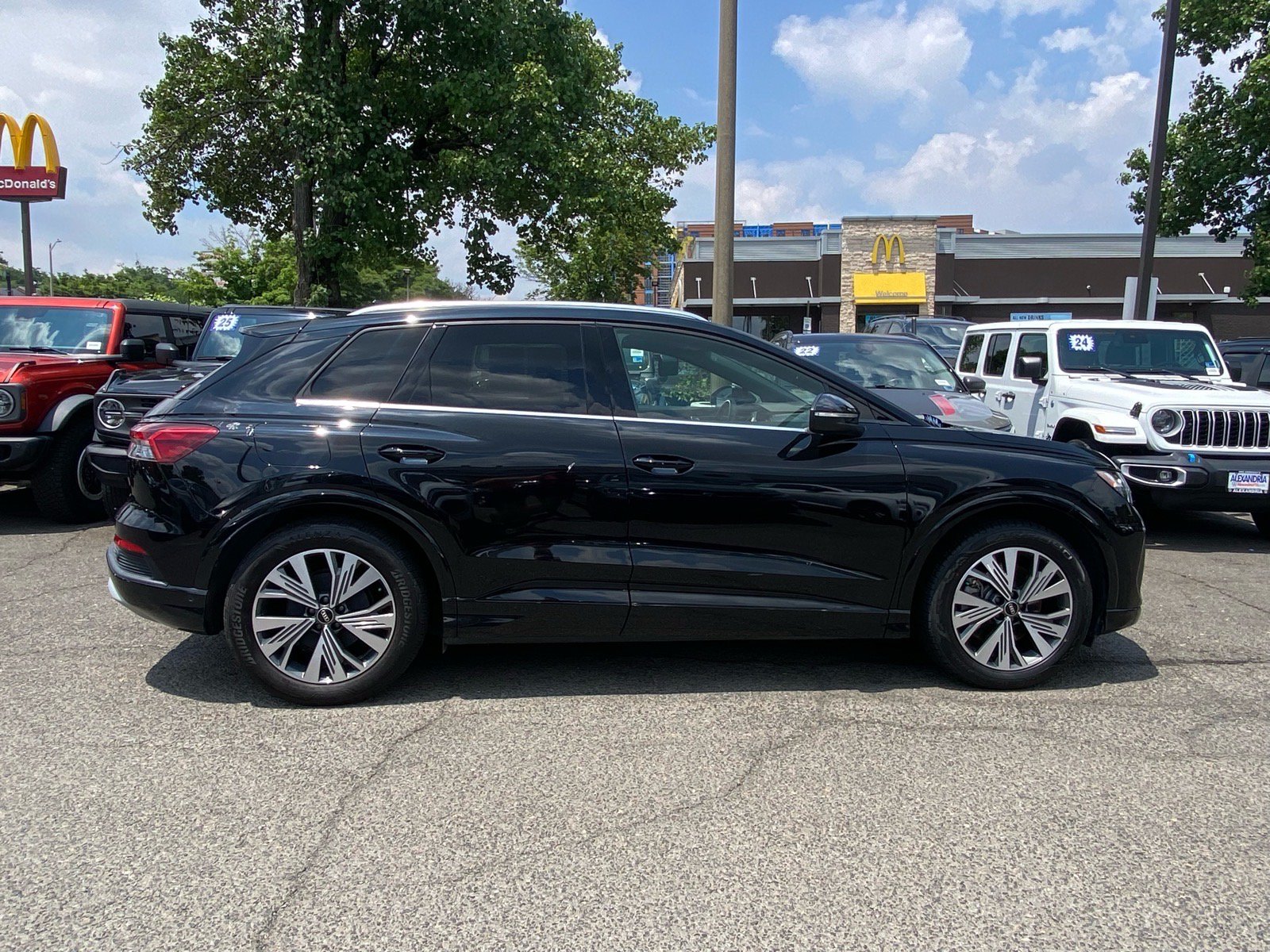 Used 2023 Audi Q4 e-tron Premium Plus w/ Premium Plus RWD image 2
