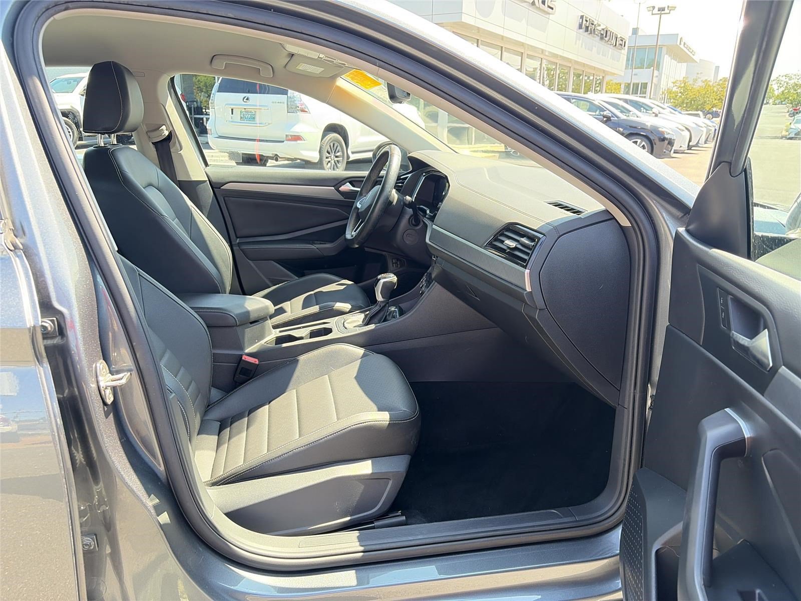 Used 2022 Volkswagen Jetta SE FWD image 14