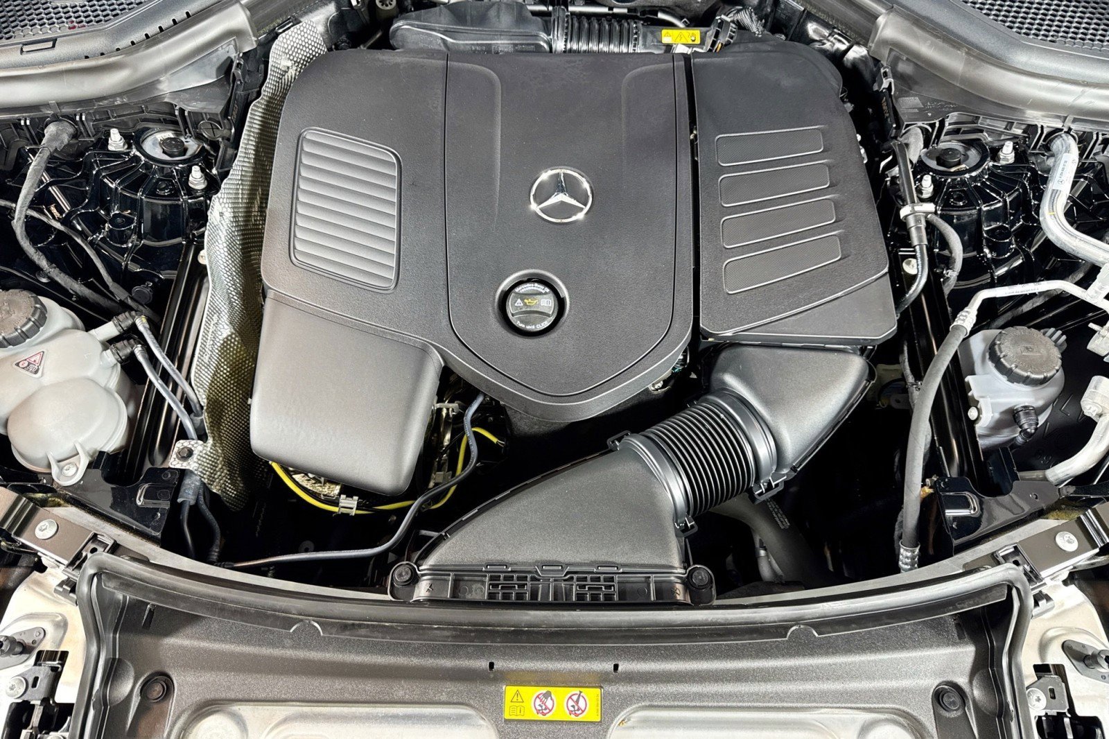 Used 2024 Mercedes-Benz GLC 300 4MATIC image 29