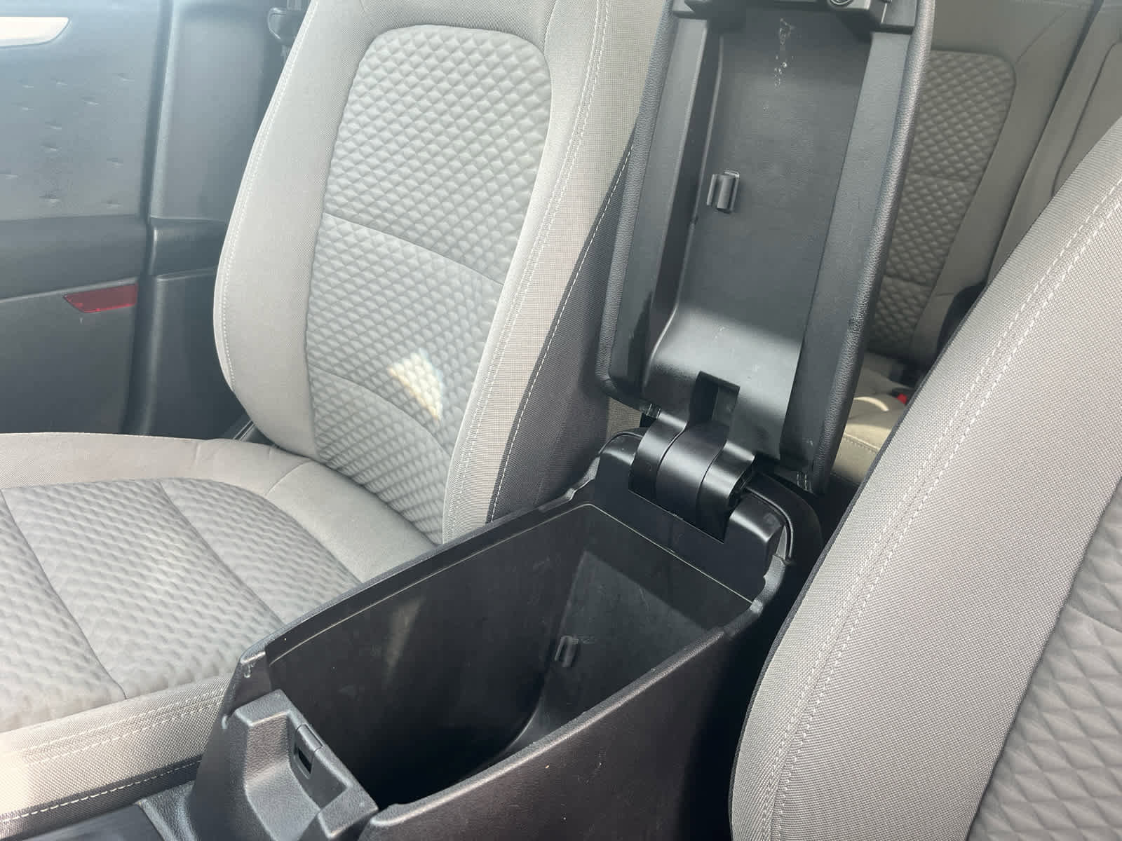 Used 2020 Ford Escape SE image 21