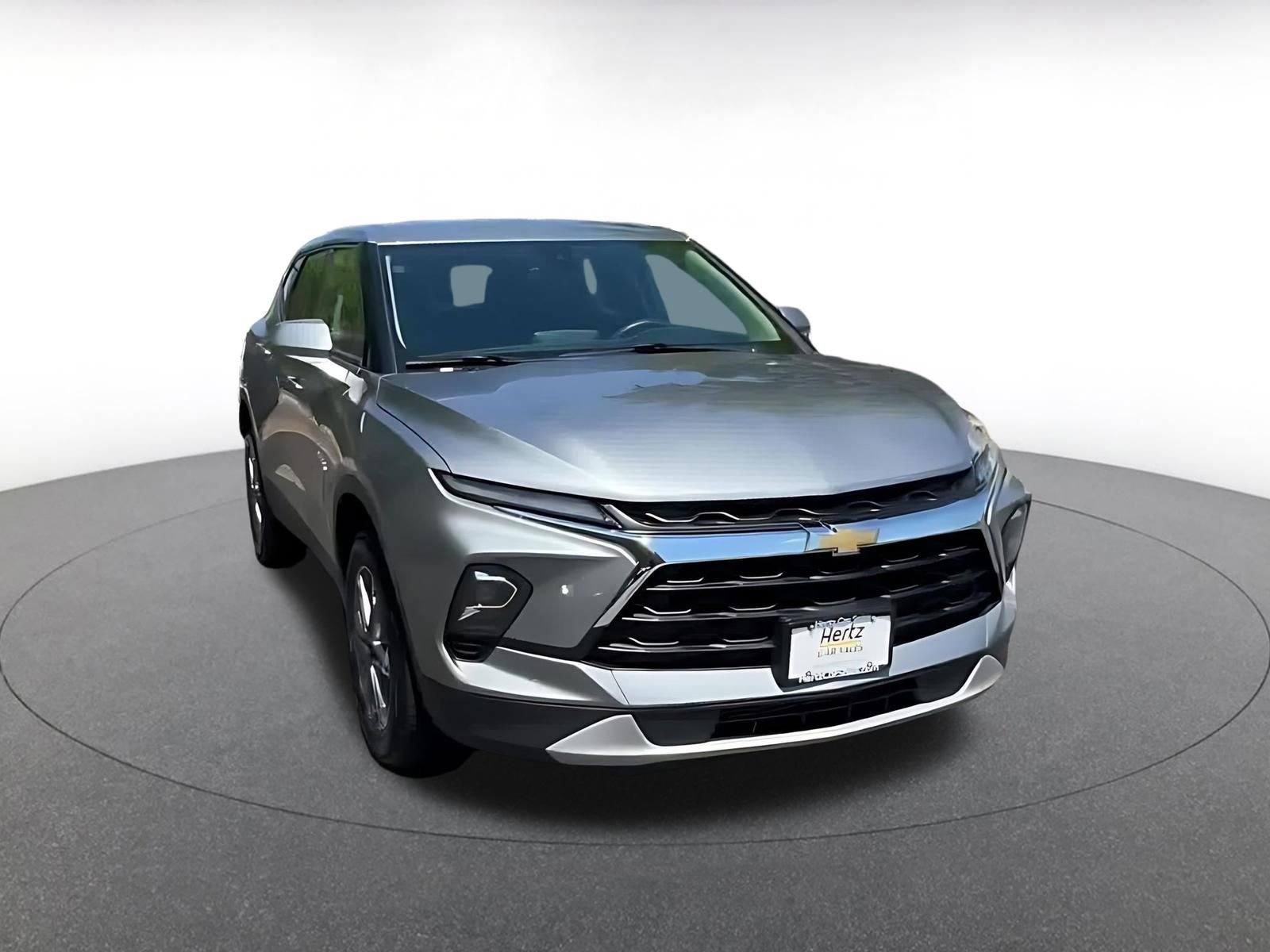 Used 2025 Chevrolet Blazer LT image 3