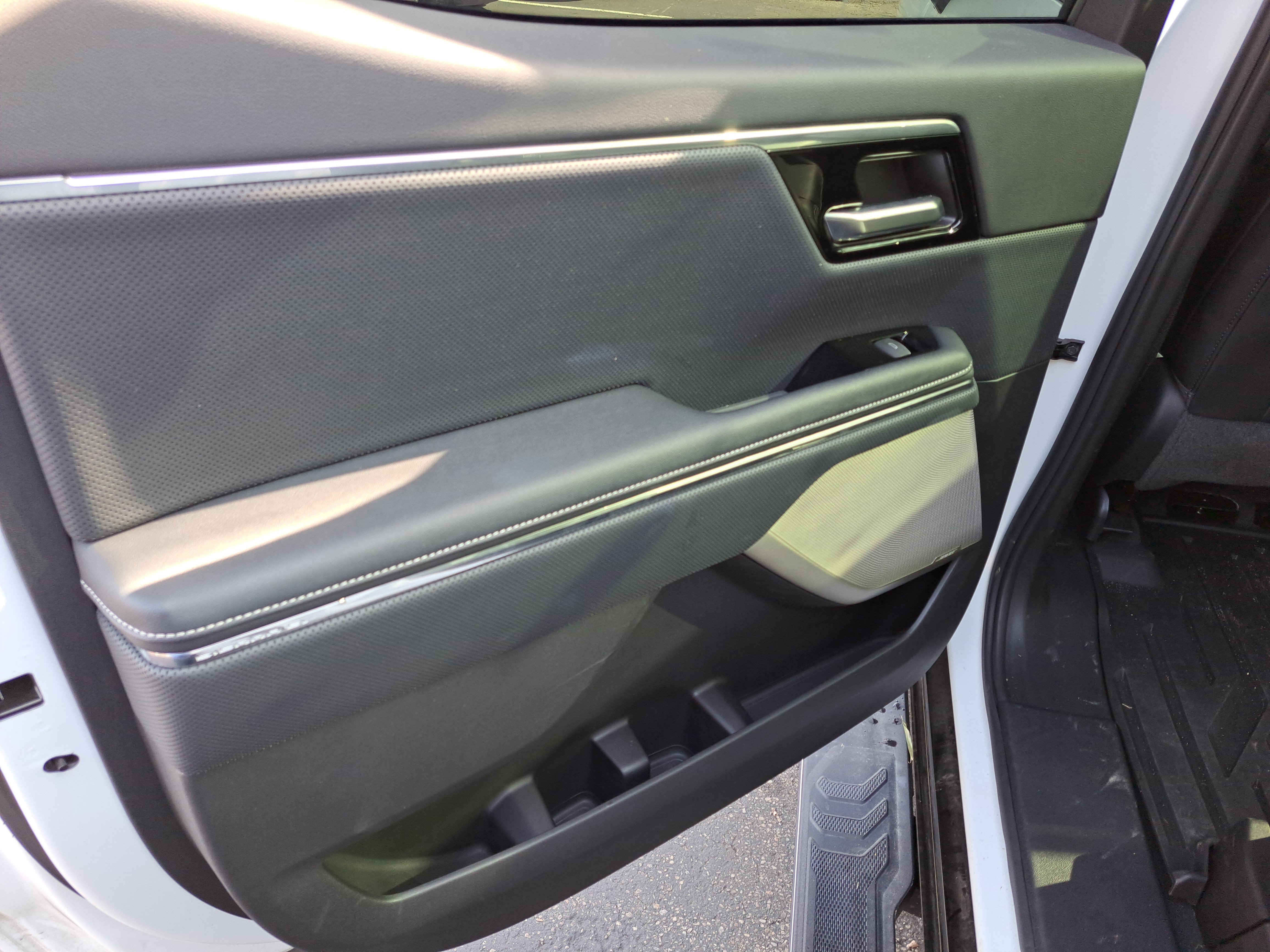 Used 2024 GMC Sierra EV Denali image 10