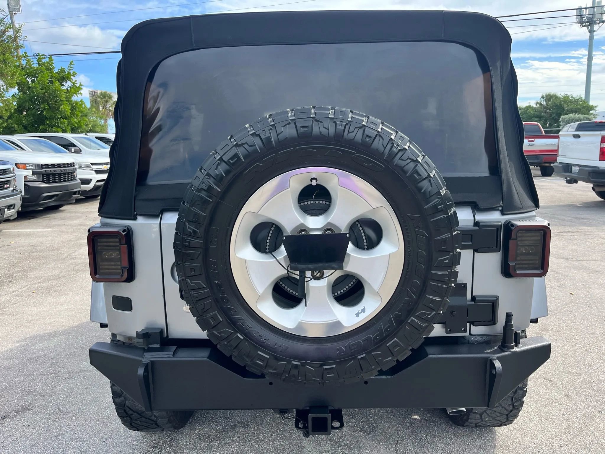 Used 2013 Jeep Wrangler Unlimited Sahara w/ Connectivity Group image 8