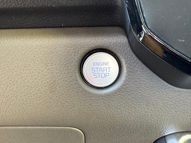 Used 2025 Kia Carnival FWD image 20