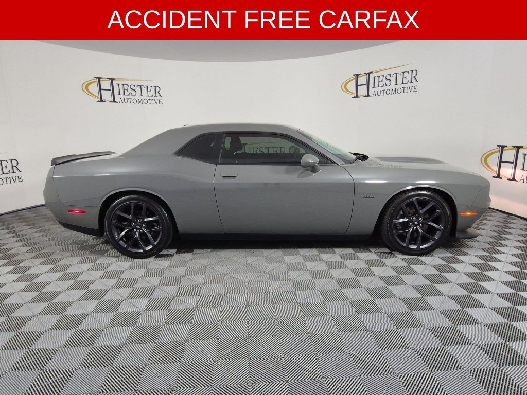 Used 2019 Dodge Challenger R/T w/ Blacktop Package RWD image 3