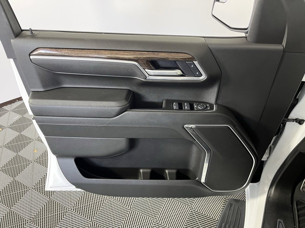 Used 2025 GMC Sierra 1500 Elevation image 14