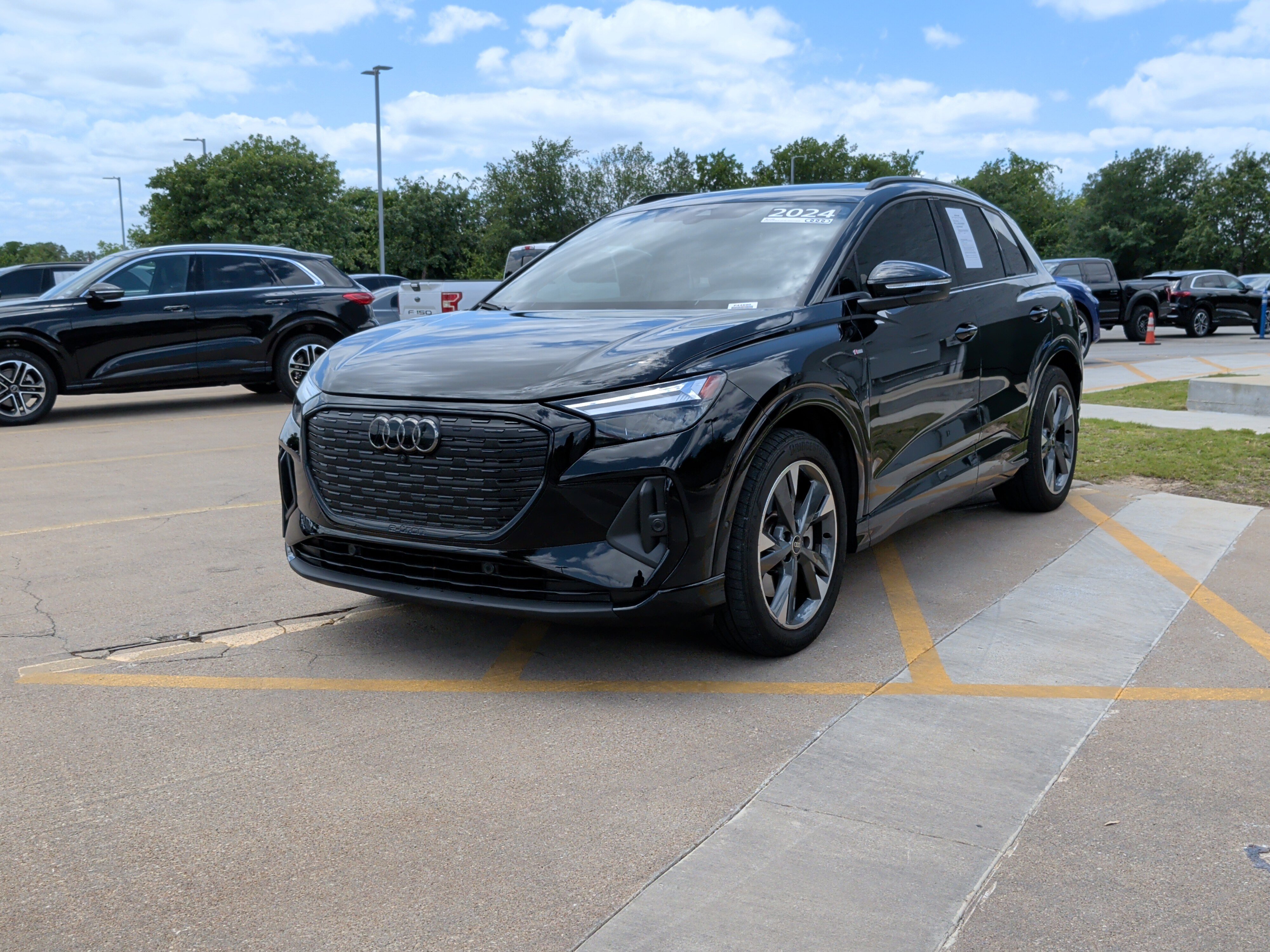 Used 2024 Audi Q4 e-tron Premium Plus w/ Premium Plus AWD/4WD image 5